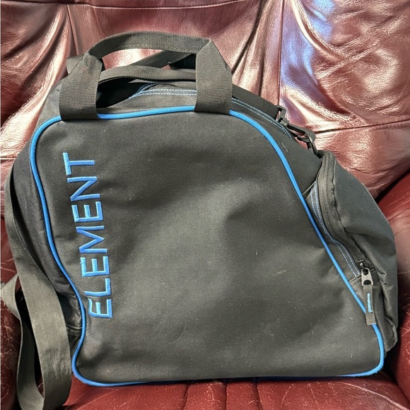 Element Snowboarding Boot Bag with Zip Closure, Shoulder Strap & Dual Handles - Picture 1 of 9
